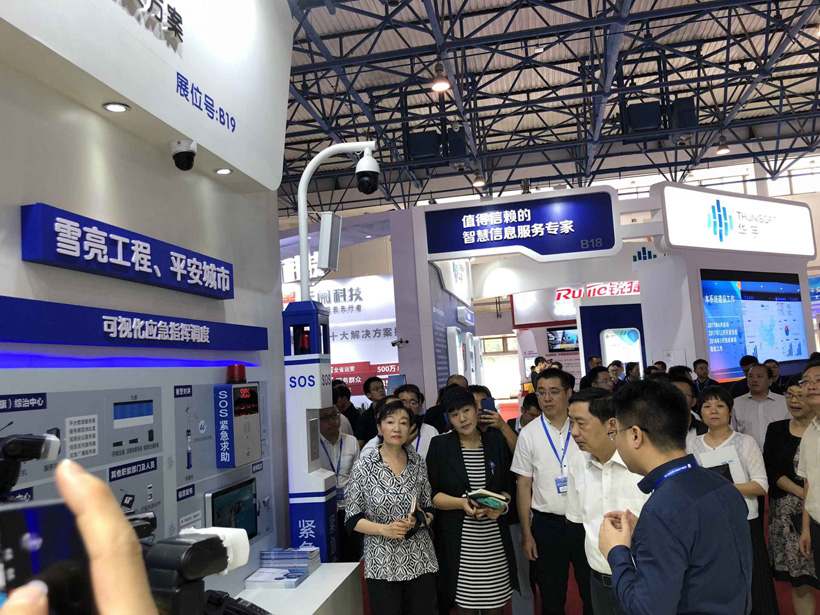 司法部常務(wù)副部長(zhǎng)熊選國(guó)親臨指導(dǎo)來(lái)邦展位圖